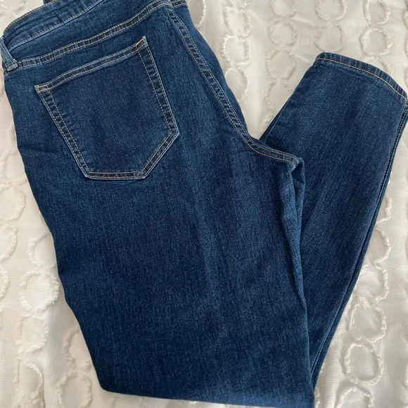 Gap FAVORITE JEGGING 
SIZE 12/31 - Picture 2 of 2